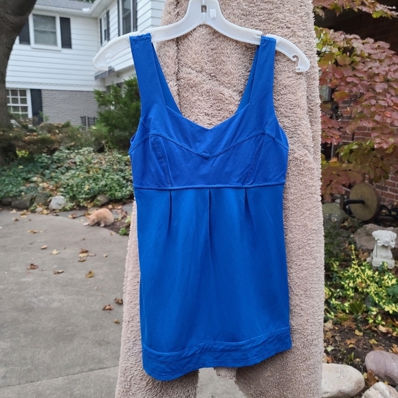 Lululemon tank size 4 - Picture 3 of 3